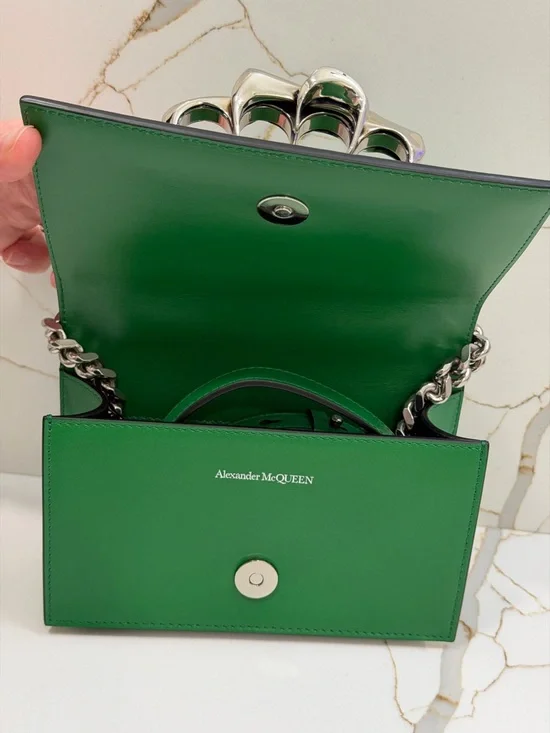 Alexander McQueen Green Leather Shoulder Bag with Silver Knuckle Handle - Picture 6 of 7